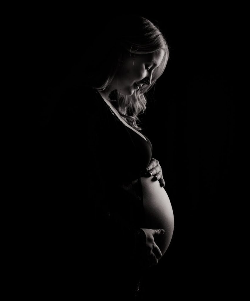 Striking monochrome image capturing the beauty and elegance of pregnancy.